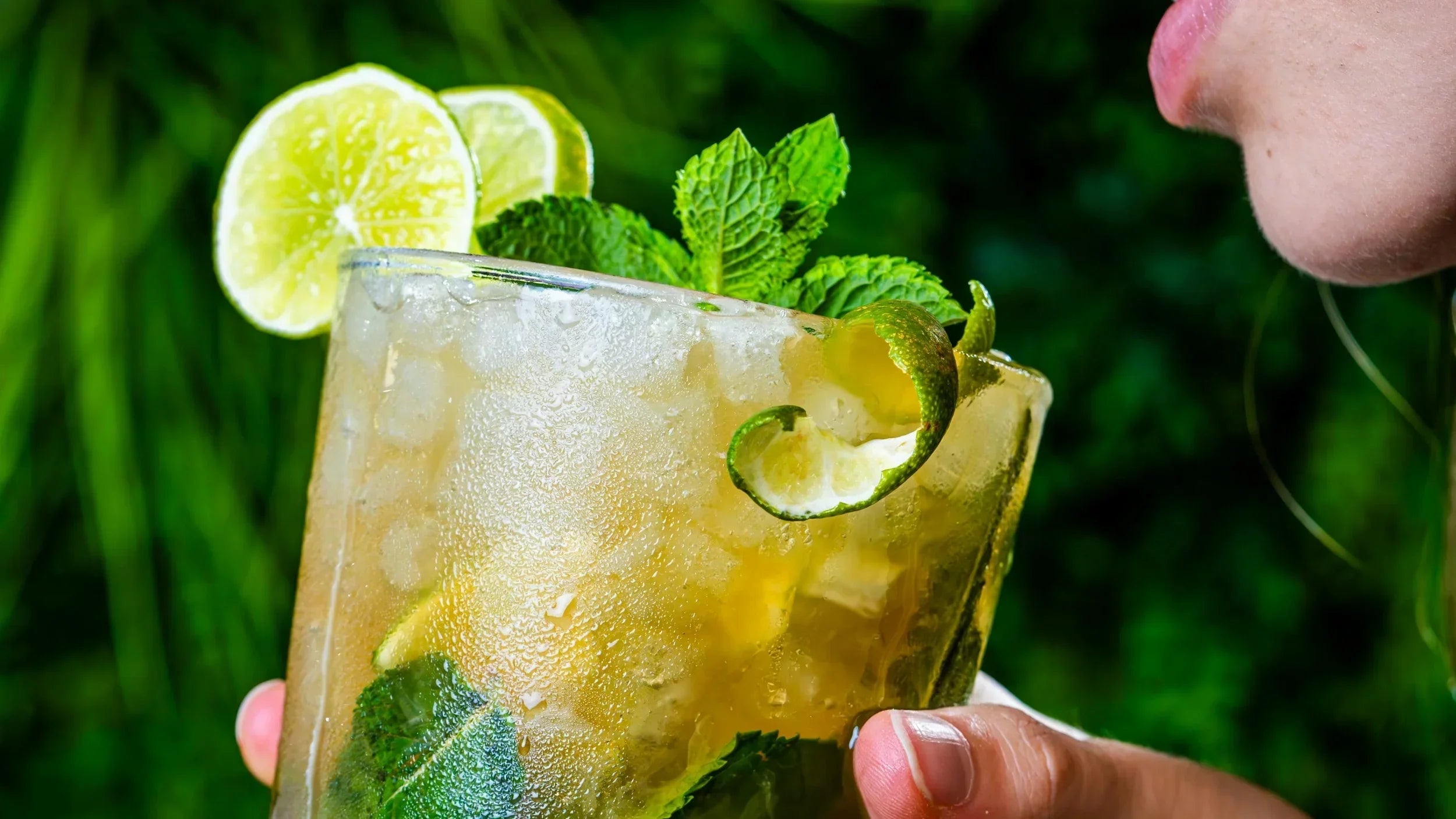 Iced Green Tea with Mint & Ginger – A Refreshing, Floral Brew